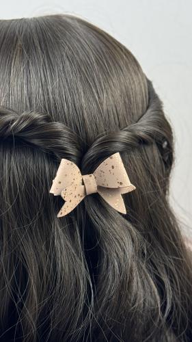 توكات جلد بني مزينة بنقط لون نحاسي