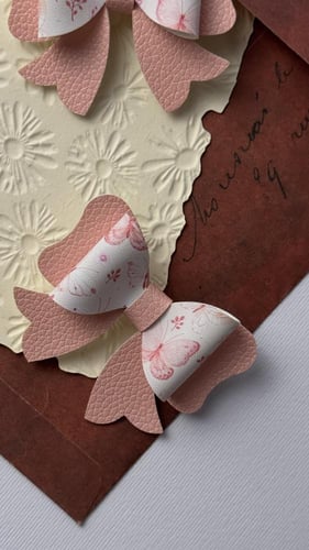 توكات جلد أبيض برسوم فراشات وبرتقالي