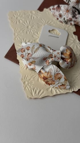 بكلات جلد مشجر