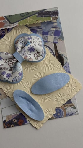 طقم توكات جلد سماوي لامع مع جلد أبيض مشجر