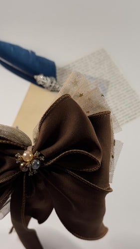 توكة قماش ساتان بني مع تول مدهب