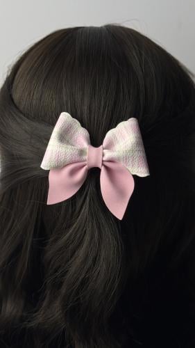 توكة جلد أبيض كاروهات وردي وجلد وردي لامع