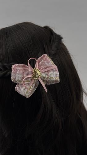 توكات قماش وري وابيض مذهب مزين بقلب ذهبي