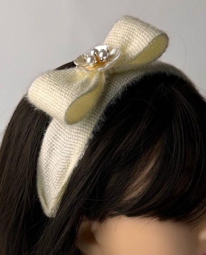 أطواق شعر صوف مزينة بأكريلك وردة ولولو