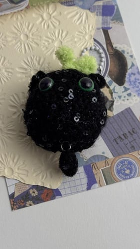 تعليقة شنطة شخصية كرة السخام كروشية