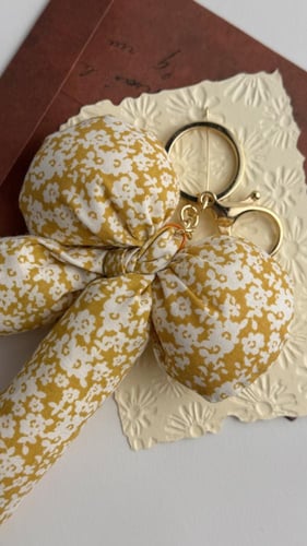 تعليقة شنطة قماش بألوان مختلفة