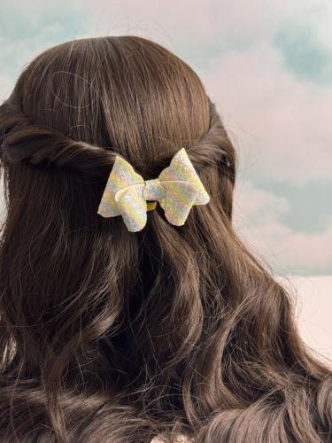 توكات جلد لامع مزينة بالورد