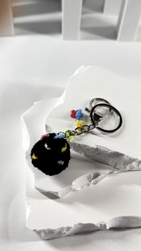 ميدالية سوداء شخصية كرتونية