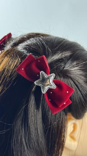 توكات مخمل اسود صغيرة مزينة بنجوم فضية