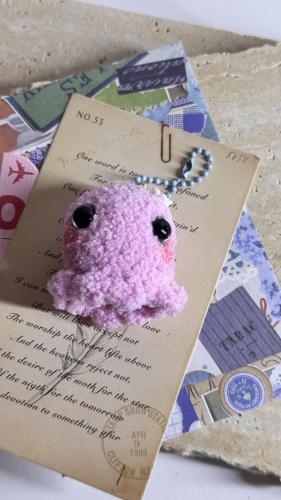 تعليقة دمية صوف أخطبوط وردي فاتح من