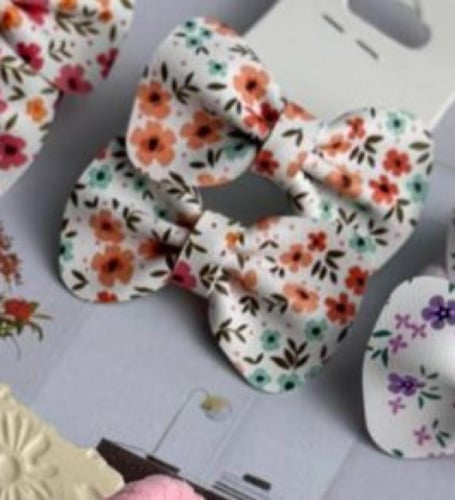 بكلات جلد أبيض برسومات أزهار