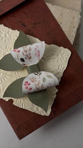 توكة جلد زيتي وجلد أبيض مشجر