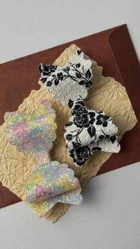 توكة جلد بأطراف أقواس