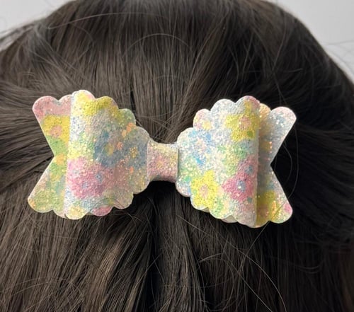 توكة جلد بأطراف أقواس