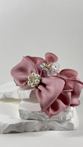 مساكة بلاستك مزينة بقماش ساتان