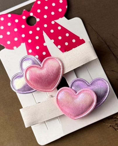 توكات جلد أبيض مزين بقلوب ملونة لامعة