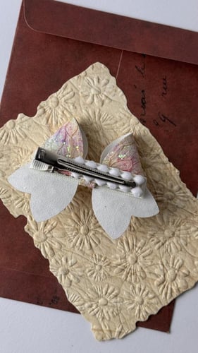 توكة جلد ملون بألوان ناعمة مزين بجليتر