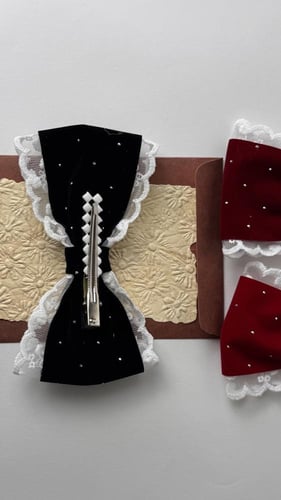 توكة مخمل و دانتيل أبيض