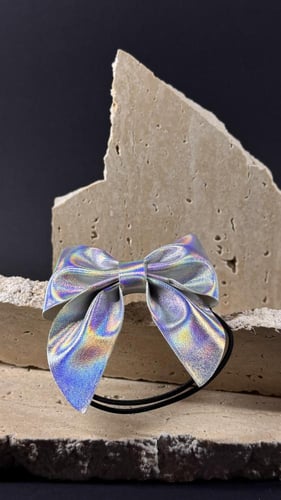 فيونكة جلد فضي