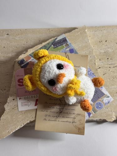 تعليقة صوف على شكل بطوط