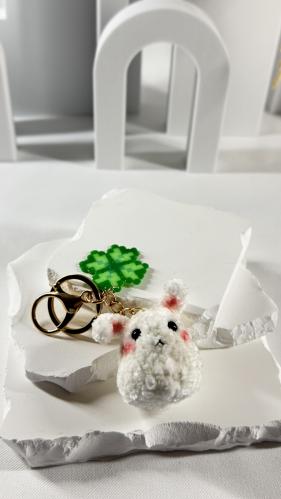 ميدالية بيضاء شخصية كرتونية