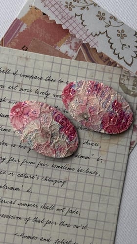 توكات جلد بيضاوي وردي مشجر مع لمعة خفيفة