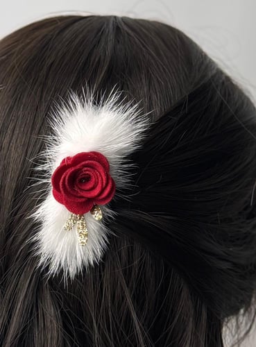 توكات فرو مزينة بوردة مخمل