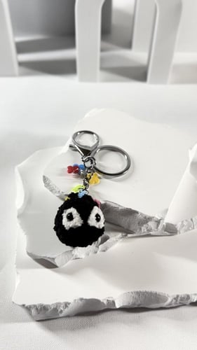 ميدالية سوداء شخصية كرتونية