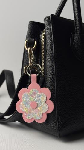 ميدالية على شكل زهرة