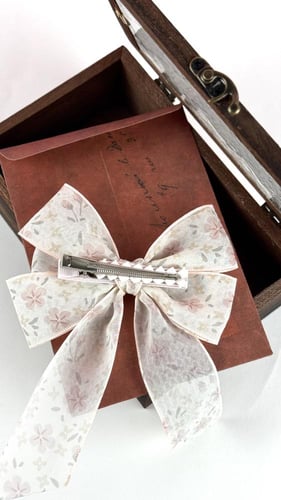 توكة شرايط ابيض ورسومات زهور