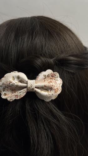 توكات جلد بيج مشجر بأزهار وأوراق الخريف