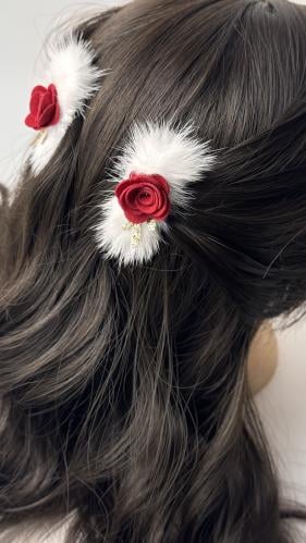 توكات فرو مزينة بوردة مخمل