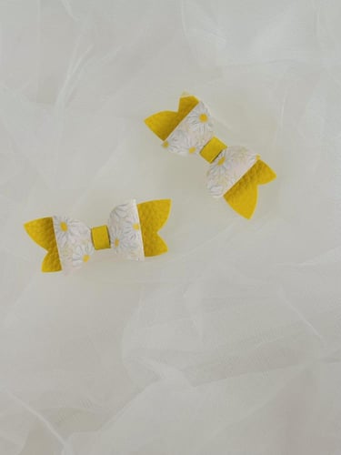 توكات جلد أصفر وجلد مشجر بأزهار بيضاء