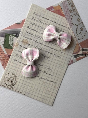 توكات جلد أبيض بكاروهات وردي