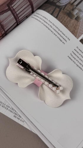 توكة جلد وردي لامع مع جلد أبيض مشجر