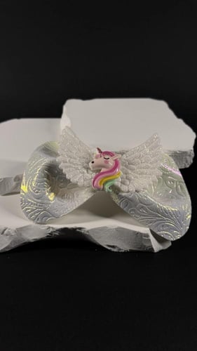 توكة جلد أبيض مع يونيكورن