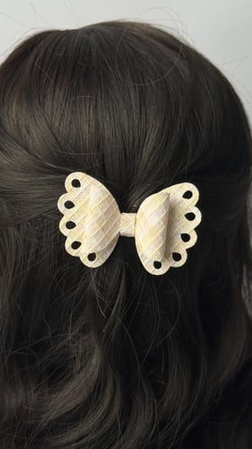 توكة على شكل فراشة قماش ثقيل كاروهات أبيض و وردي و...