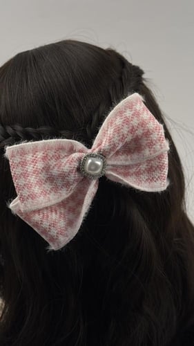 توكة كاروهات ازرق مزينة باكسسوار فضي