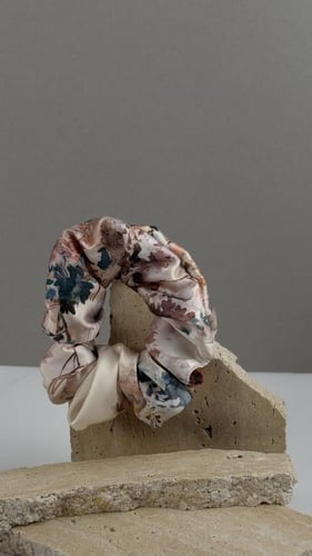 ربطة شعر حرير ياباني مشجر لون بيج