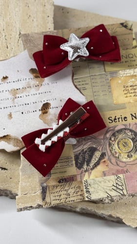 توكات مخمل اسود صغيرة مزينة بنجوم فضية