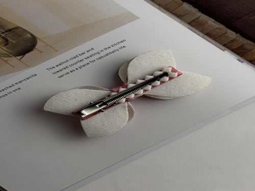 توكة جلد لامع تدرج اللون الوردي مموج