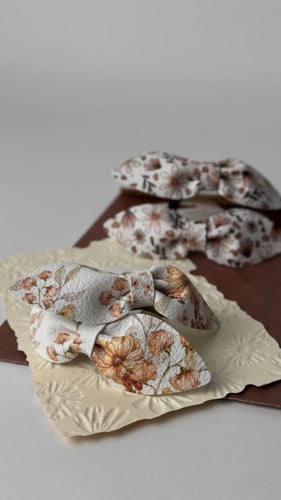 بكلات جلد مشجر