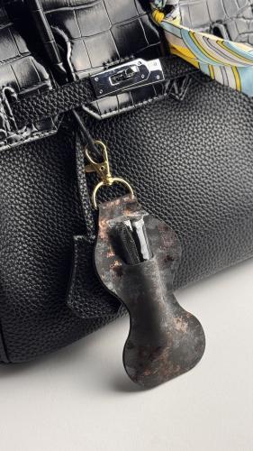 تعليقة شنطة حامل للعطر جلد