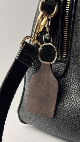 ميدالية جلد أنيقة