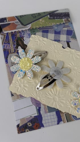 طقم توكات زهرة بيضاء صغيرة وكبيرة