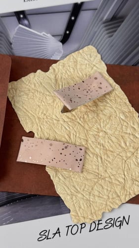 توكات جلد وردي فاتح مزين بنقط روز قولد