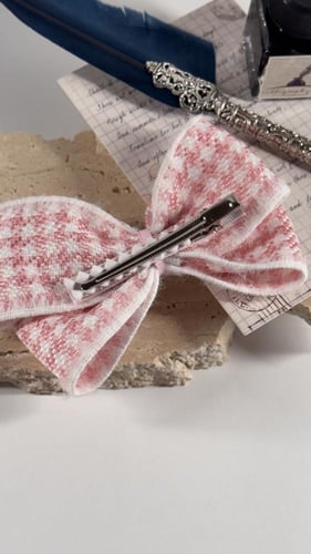 توكة كاروهات ازرق مزينة باكسسوار فضي