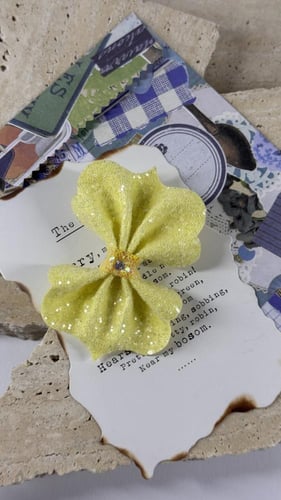 توكة صفراء مغطاة بجليتر