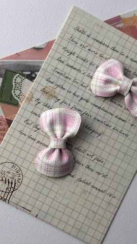 توكات جلد أبيض بكاروهات وردي