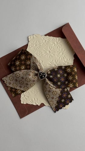 توكة شريطة قماش بني وبيج مشجر